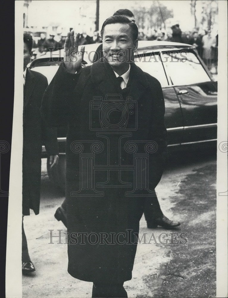 1969 Press Photo North Vietnam's Ha Van Lau Leaving Vietnam Conflict Conference - Historic Images
