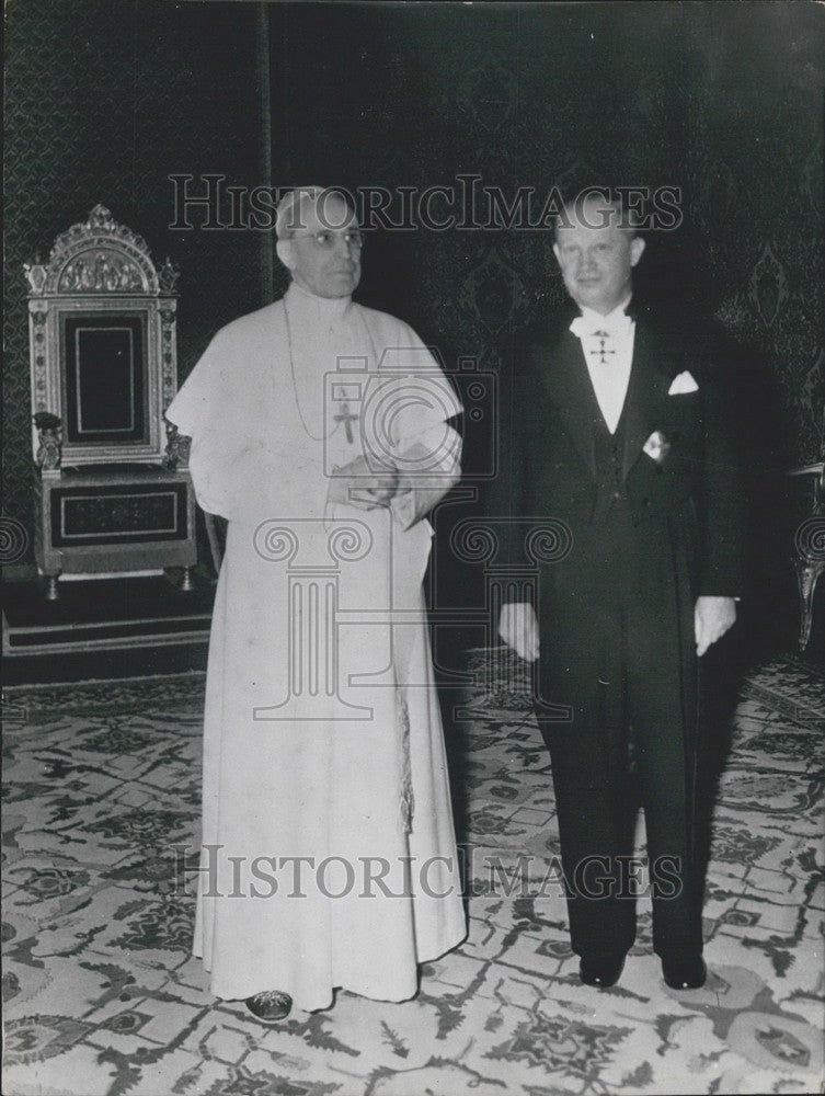 1956 Pope Piux XII with Heinz Nordhoff - Historic Images