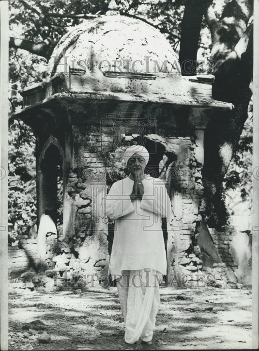 1984 Press Photo Actor Alex Guiness in the David Lean film "A Passage to India" - Historic Images