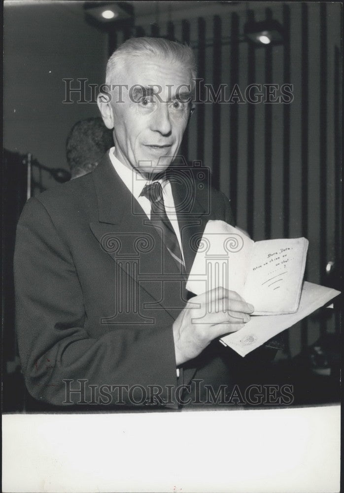 1960 Former Deportee Gustave Leroy With Poems - Historic Images