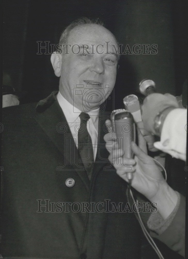 1964 Press Photo US Minister of Foreign Affairs Dean Rusk Talks with Journalists-Historic Images