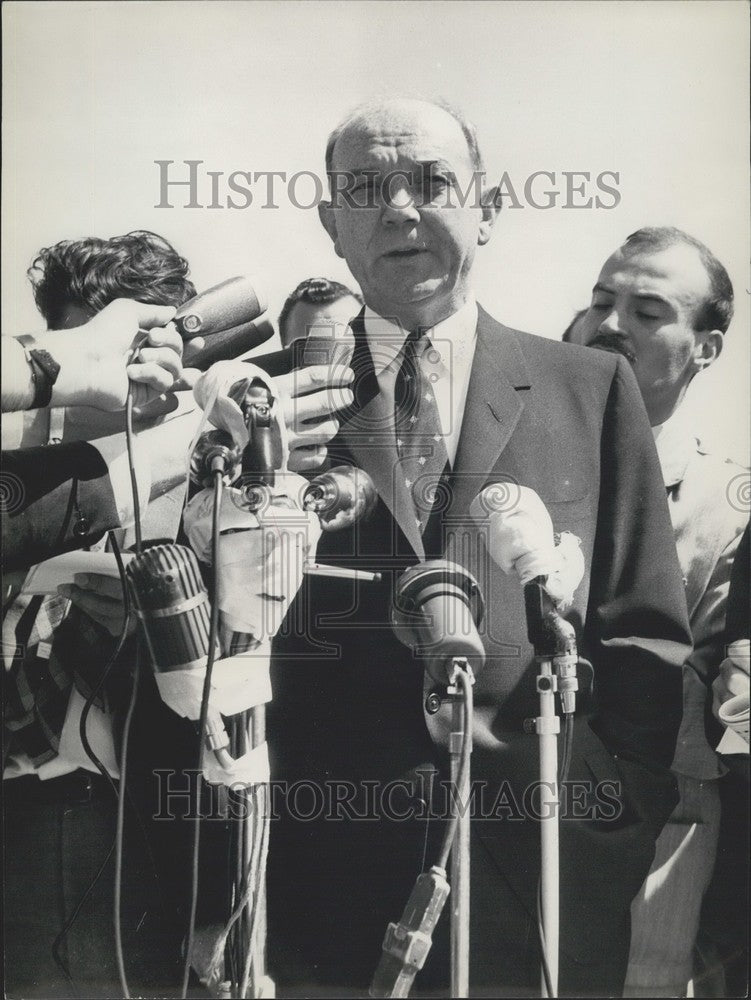 1961 Press Photo Dean Rusk Makes Statement to the Press at Orly Airport - Historic Images