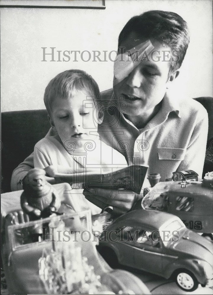 1969 German soccer captain Dieter Lindner with his son Thomas. - Historic Images