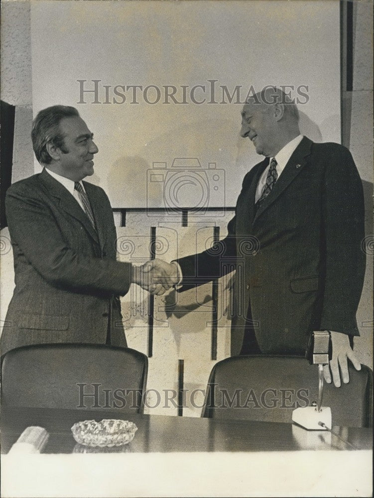 1973, Sicco Manschold Transfers Powers to Francois-Xavier Ortoli - Historic Images