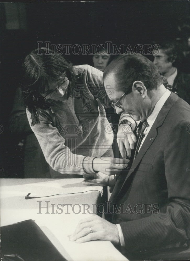 1981 Press Photo Jacques Chirac Preparing for a Televised Debate - Historic Images