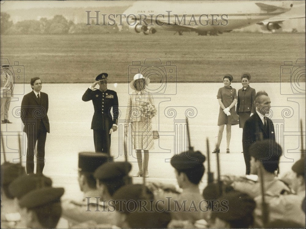 1972 Press Photo Prince Bernhard and Madame Georges Pompidou at Orly Airport-Historic Images