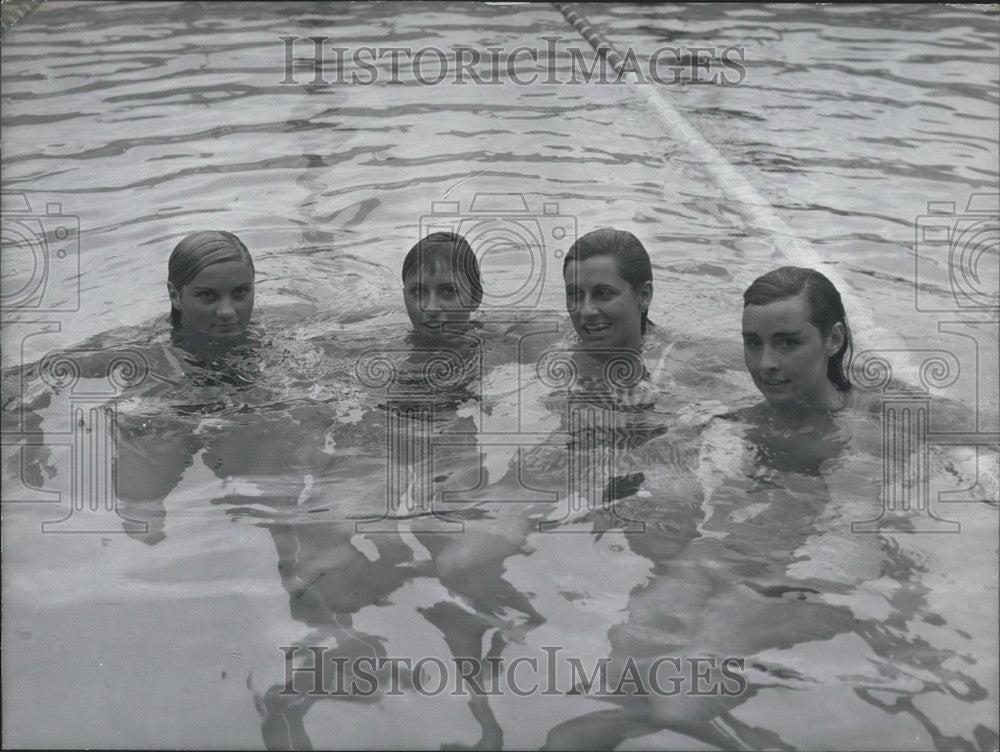 1967 Press Photo Swimmers Mandonnaud, Hanner, Grojean, & Dorleans Set Record-Historic Images