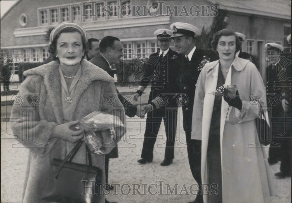 Press Photo Lady Mountbatten (left) &amp; Pamela (right) With Lord Mountbatten-Historic Images