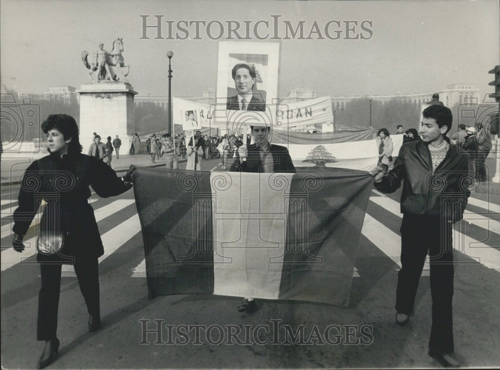 1984 Press Photo Paris Demonstration in Support of Lebanon - Historic Images