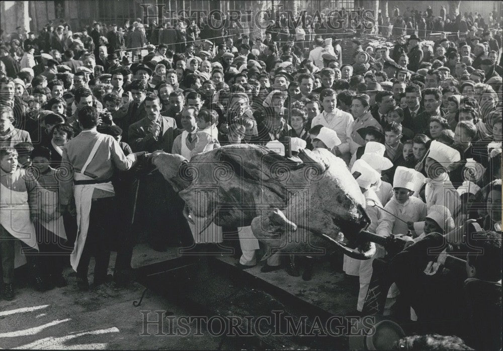 1959 Press Photo Roasting a Cow for the St. Marcel Celebration in Barjol - Historic Images