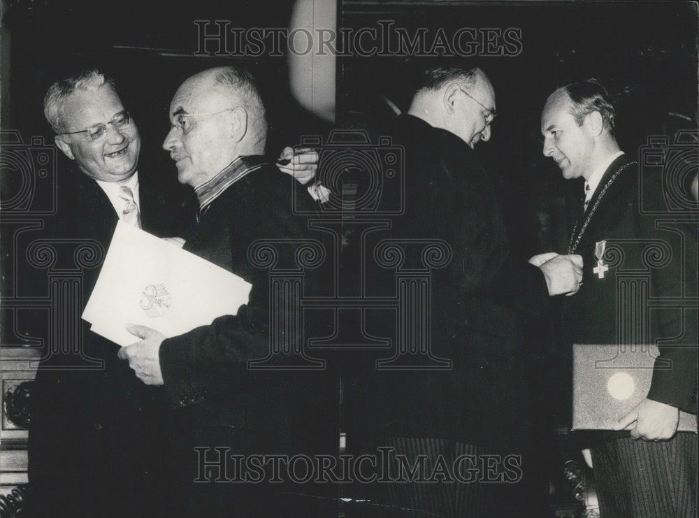 1954, 57th Congress of Doctors in Hamburg. - Historic Images