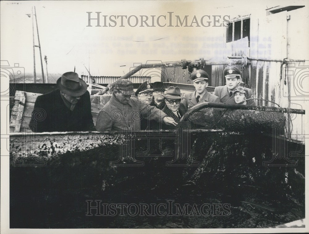 1952 Press Photo Results of a petroleum drill on Rig Stockstadt 1 in Germany. - Historic Images