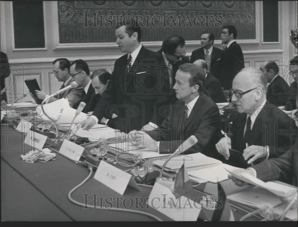 1971 European Experts Reunite to Discuss Dangers of Drug Use - Historic Images