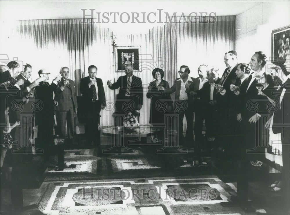 1975 Press Photo President Katzir Celebrating 27 Years of Israeli Independence-Historic Images