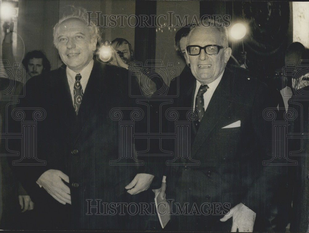 1971 Press Photo Maurice Schumann Welcoming Walter Scheel-Historic Images