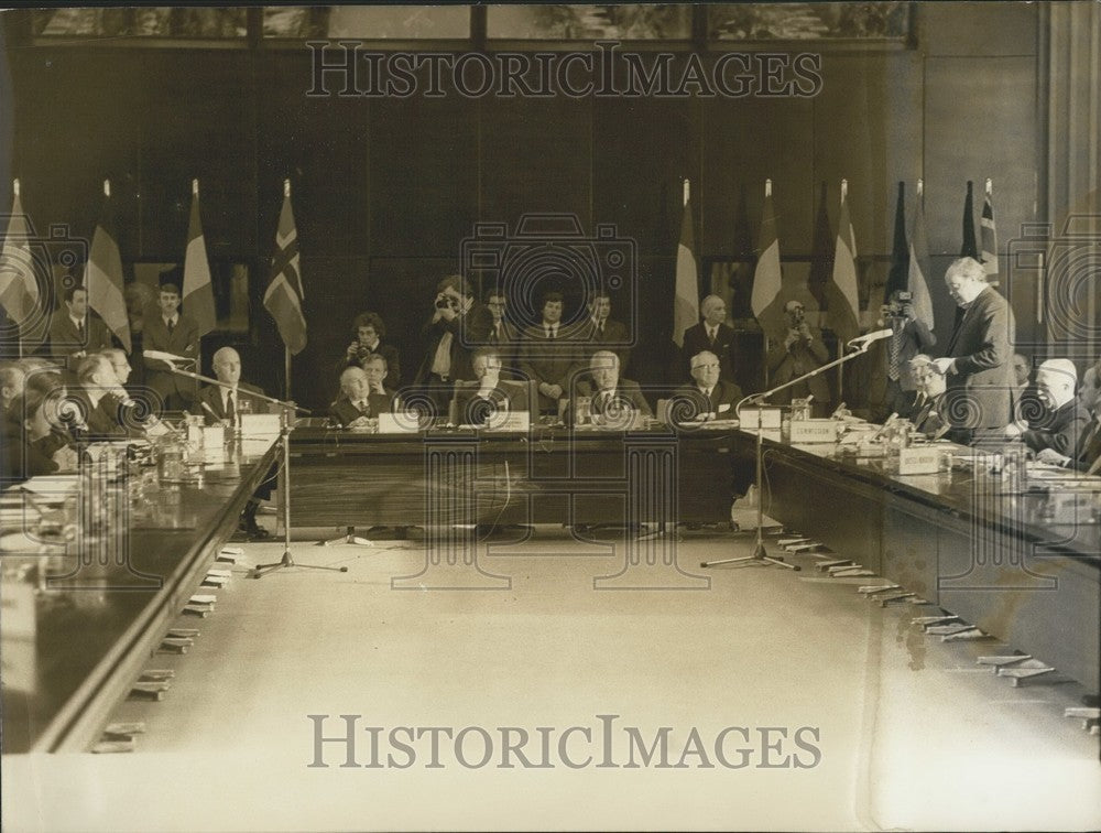 1973 Press Photo Christopher Soames Speaks During Meeting at Egmont Palace-Historic Images