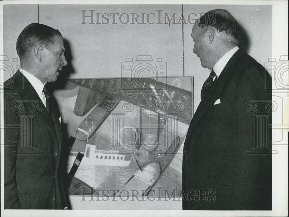 1956 Diplomat Art Exhibition - Bonn. - Historic Images