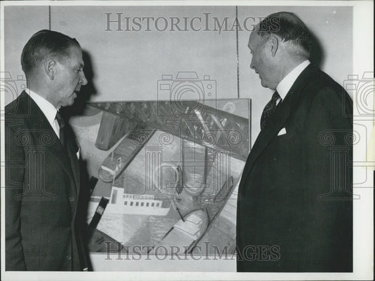 1956 Diplomat Art Exhibition - Bonn. - Historic Images