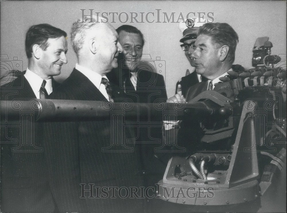 1973 Press Photo Pierre Messmer Visits Weapon Exposition with Mr. Robert Galley - Historic Images