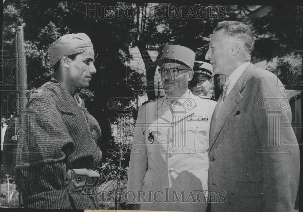 Press Photo Rebel, General Bertrand, & Andre Morice Talk at Naval Base - Historic Images