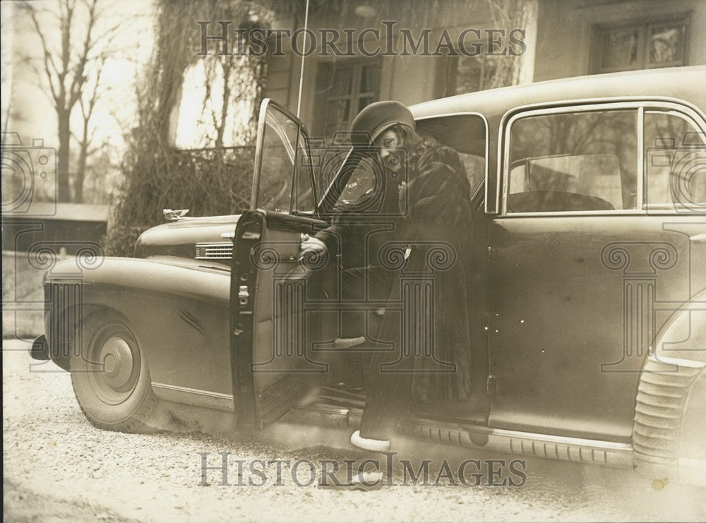 Press Photo Singer Benikez-Rezach - Historic Images