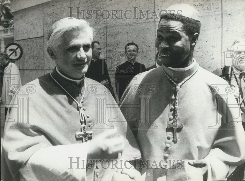 1977 Press Photo Joseph Batzinger &amp; Bernardin Gantin - Historic Images