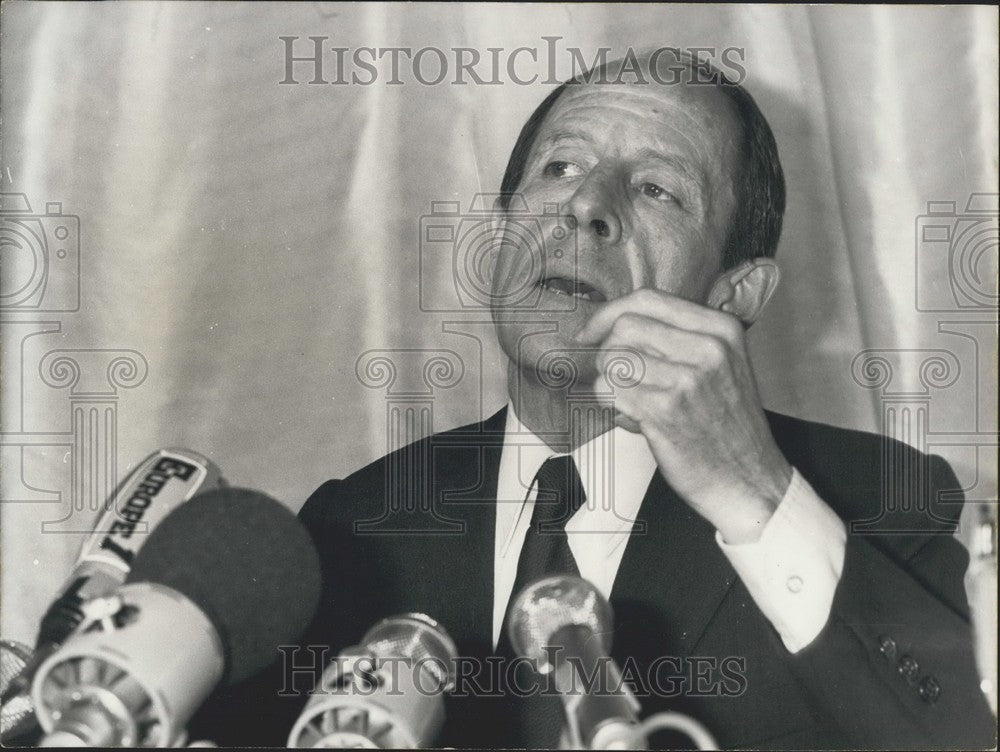 1974 Press Photo Michel Jobert Holds Paris Press Conference-Historic Images