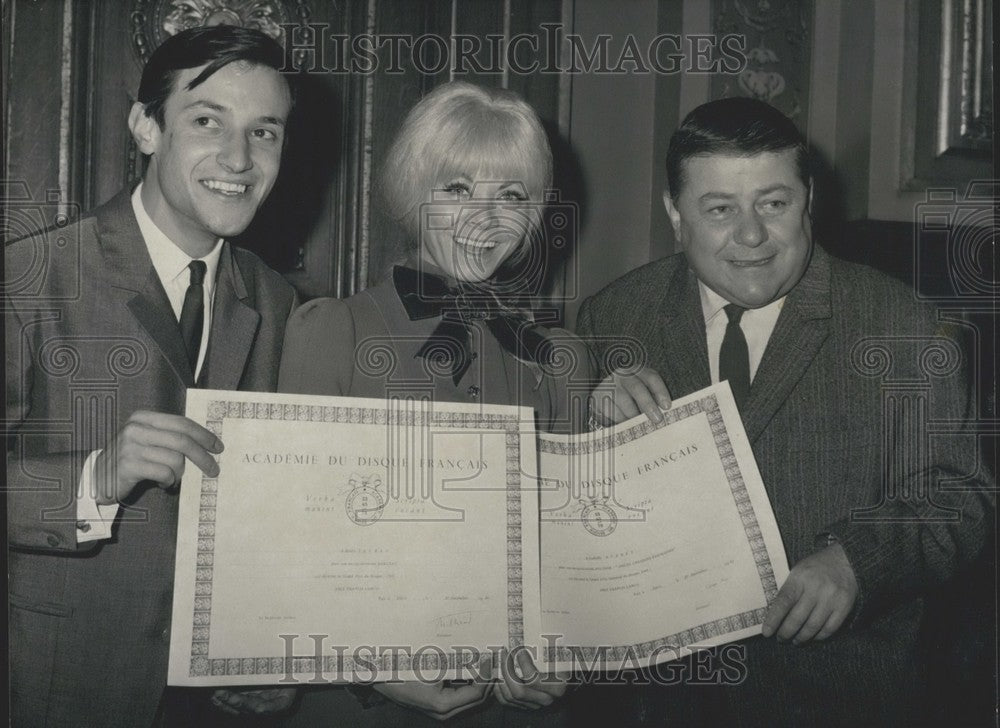 1965 Press Photo Award Winners Henri Tachant, Isabelle Aubret, Francis Blanche - Historic Images