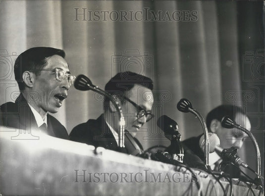1968 Press Photo Spokesperson Nguyen Thanh & Mission Head Nguyen Minh Vy - Historic Images