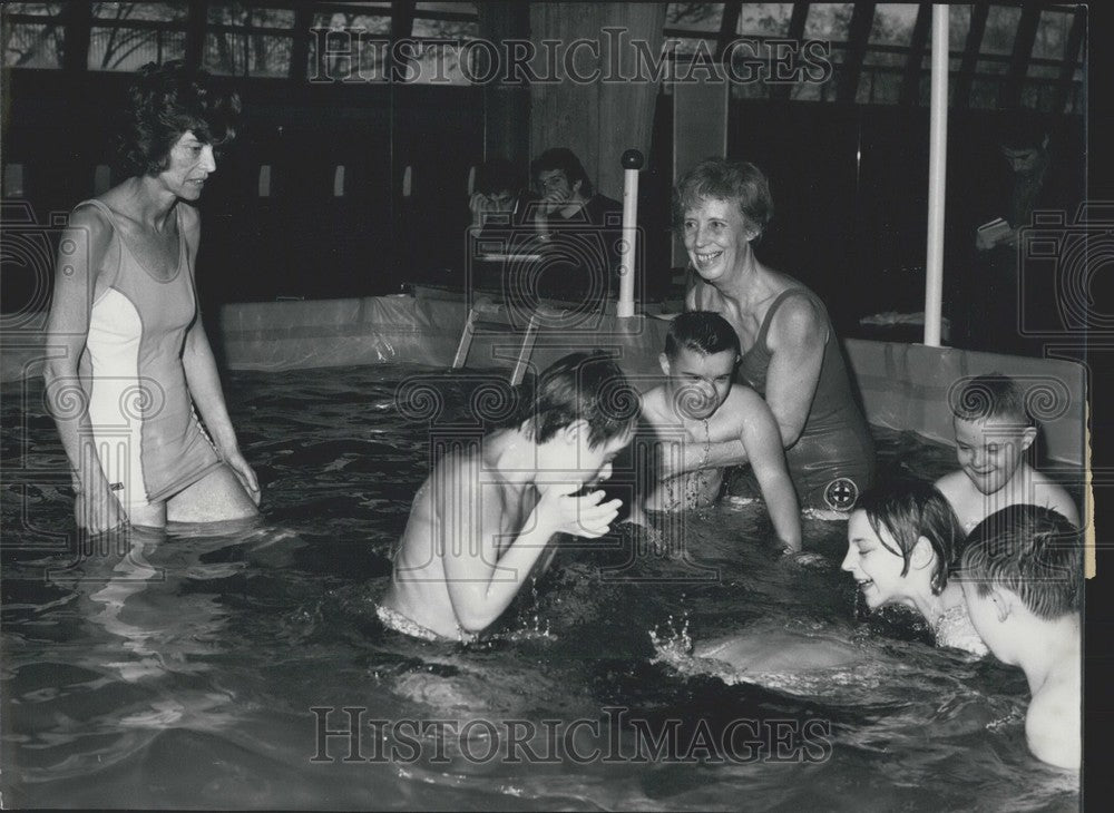 1969 Press Photo Mrs. Shriver Plays With Handicapped Children, INS Center-Historic Images