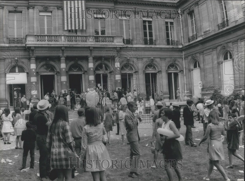 1968, Children Celebrate Independence Day at the US Embassy in Paris - Historic Images