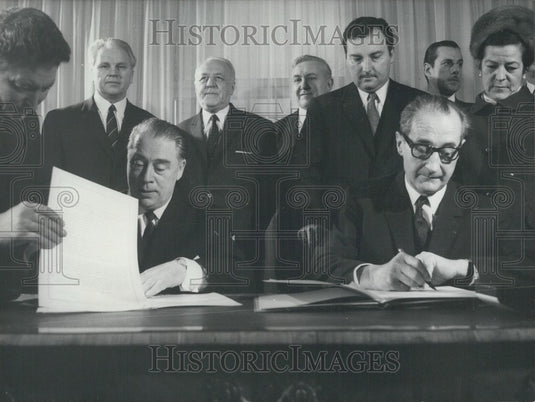 1969 Mondon and Leguinov Sign Paris-Tokyo Agreement - Historic Images