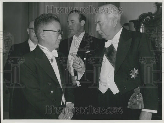1954 Press Photo Federal President Heuss and Japanese ambassador Shunichi Kase.-Historic Images
