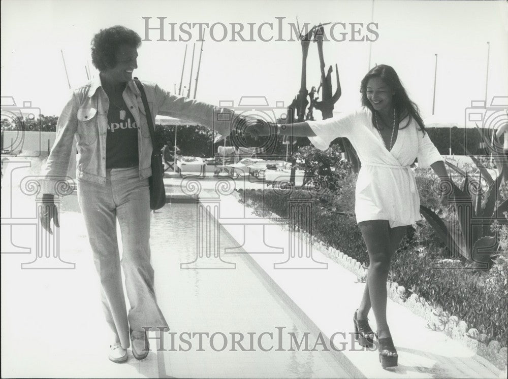 1974 Press Photo Buddy Greco and Eloise de Blasio on Vacation in Cannes - Historic Images