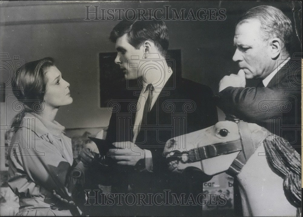 1966, Carol Lynley, Laurence Olivier, and Keir Dullea in movie. - Historic Images