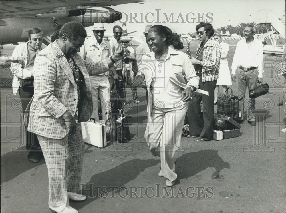 1977, Dizzy Gillespie &amp; Carrie Smith Dance With Local Band, Airport - Historic Images