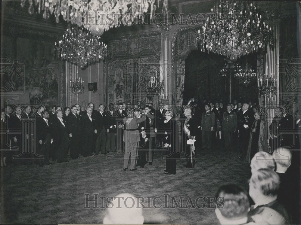 1954 Press Photo General Dassaultin Gives Pres. Rene Coty Legion of Honor Medal - Historic Images