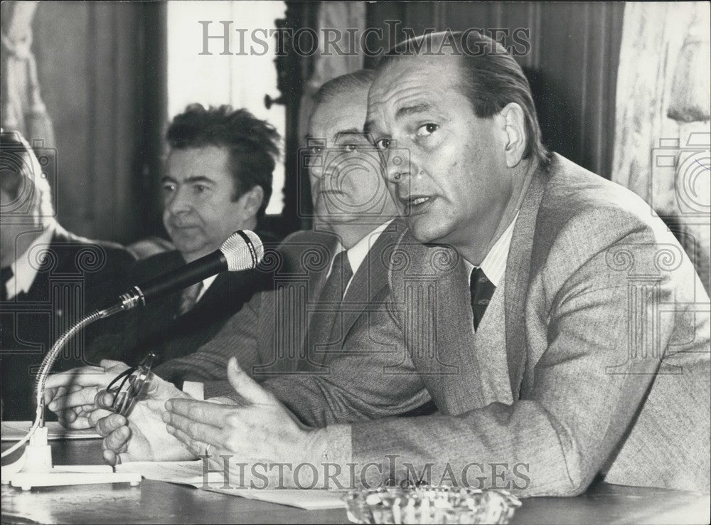 1980 Press Photo Jacques Chirac City Hall Press Conference Presents City Plans - Historic Images