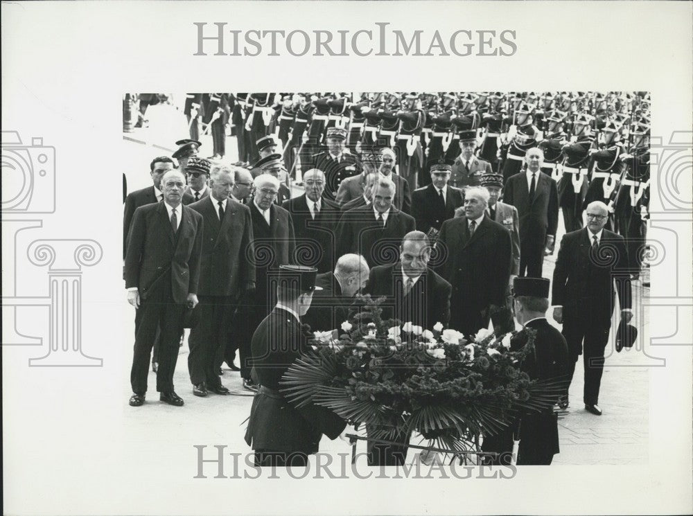 1965, Charles Helou Places a Wreath at Tomb of the Unknown Soldier - Historic Images