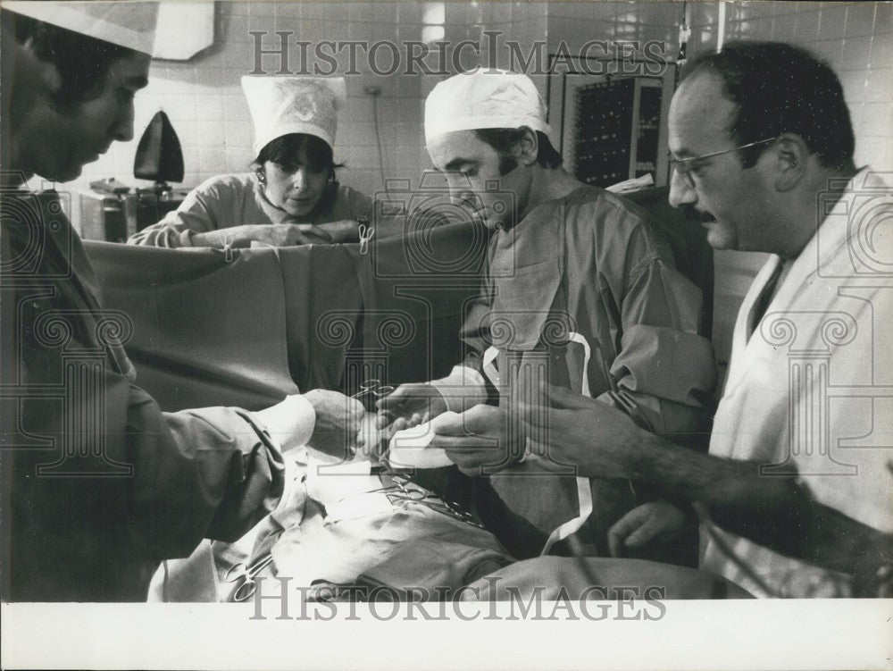 1972 Press Photo Charles Aznavour and Antoine Mozzani in New Film &quot;Les Intrus&quot;-Historic Images