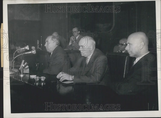 1953 Press Photo Prof. Reuter at Schuneberg Town Hall Meeting.-Historic Images