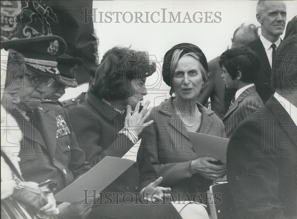 1969, American General Bradley, Mrs. Shriver, & Mrs. General Leclerc - Historic Images