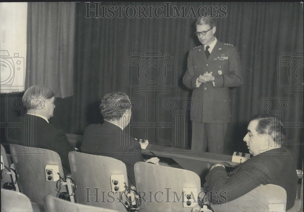 1958 Press Photo General Norstad Instructs A. Bevan, H. Gaitskell, & G. Brown - Historic Images
