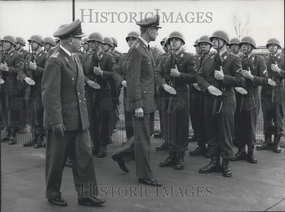 1957 Press Photo Supreme Commander of NATO in Europe General Norstad in Bonn. - Historic Images