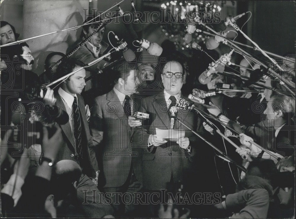 1978 Press Photo Francois Mitterand Speaking to Journalists at the Elysee Palace - Historic Images