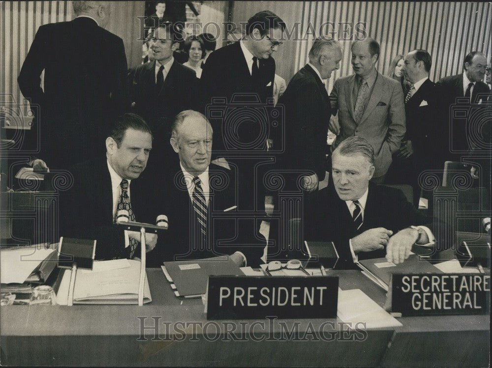 1971, William Rogers OCDE President & Emile Van Lennep OCDE Secretary - Historic Images