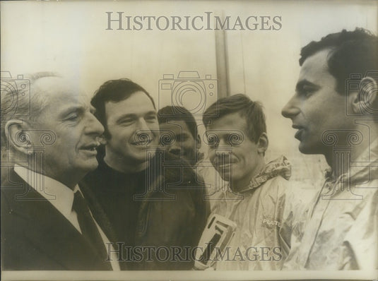 1975 Press Photo Marc Linski Introduces Young Contingents to Marcel Bi ...