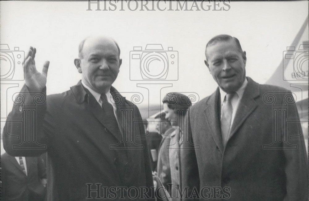 1963 Press Photo Dean Rusk Welcomed to Paris by US Ambassador Charles Bohlen - Historic Images