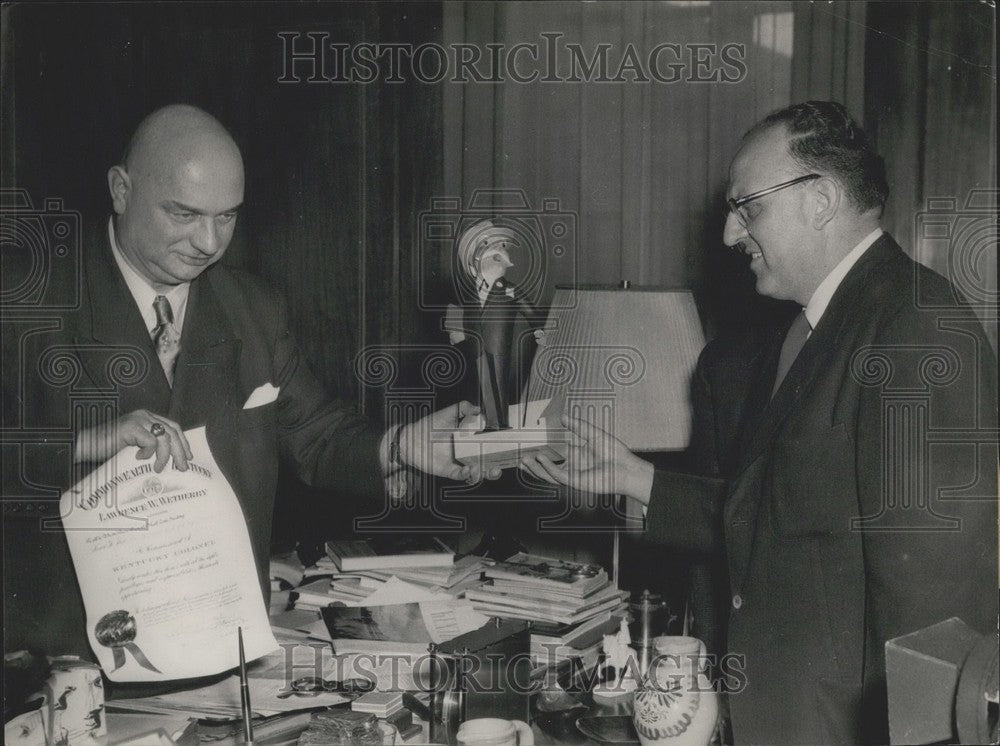 1954 Press Photo Mayor Kolb named Colonel of Kentucky. - Historic Images