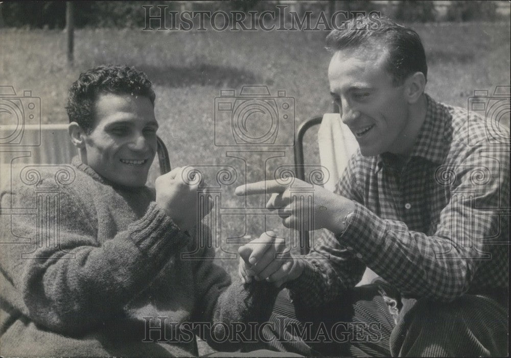 Press Photo Boxer Robert Cohen with Cyclist Varnaja in Poigny-la-Foret - Historic Images